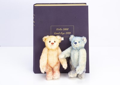 Lot 10 - A Steiff limited edition Hello 2000 Good-Bye 1999 set