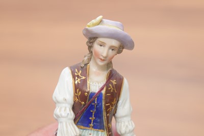Lot 290 - An early 20th Century porcelain figural group