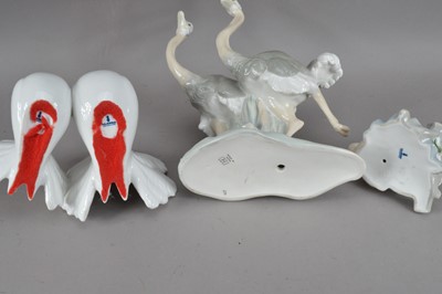Lot 89 - A Lladro porcelain figural group of two doves