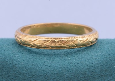 Lot 60 - A 22ct gold antique wedding band