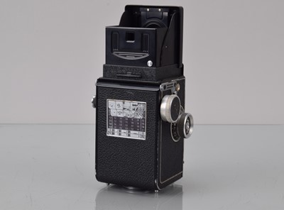 Lot 13 - A Rolleicord V TLR Camera