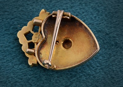 Lot 8 - A late 19th or early 20th Century 18ct gold heart enamel and seed pearl brooch