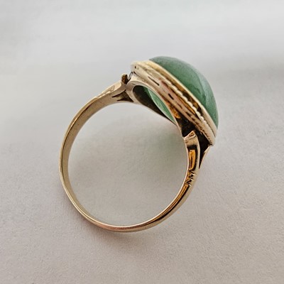 Lot 28 - An Edwardian 18ct gold jadeite jade cabochon dress ring