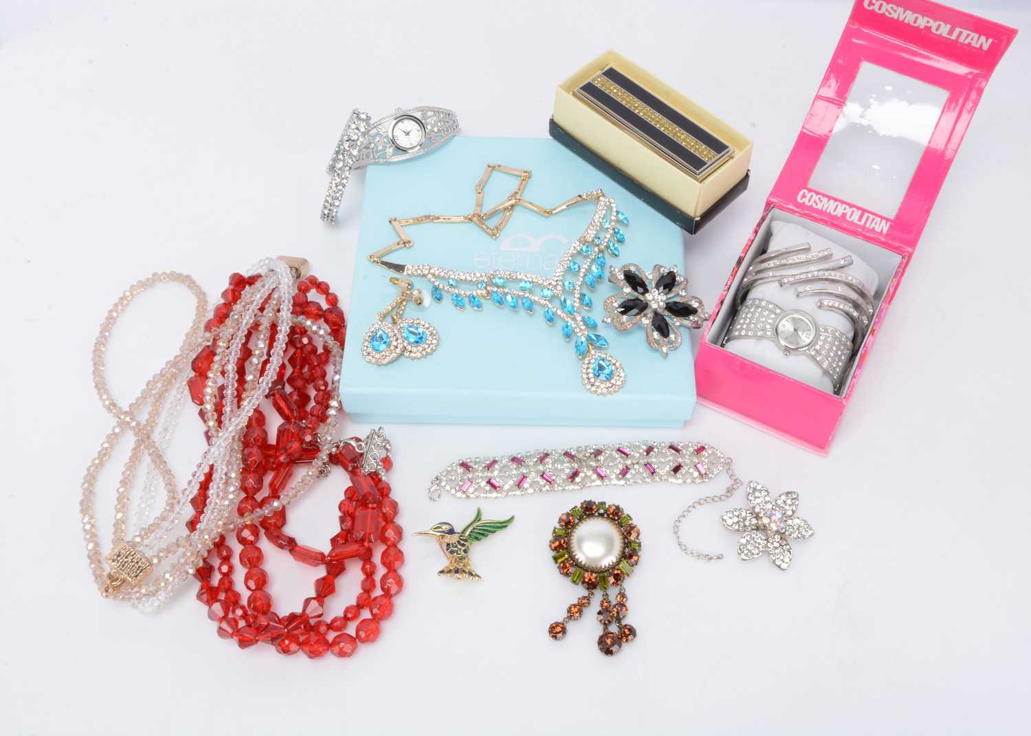 Lot 46 - A collection of costume jewels