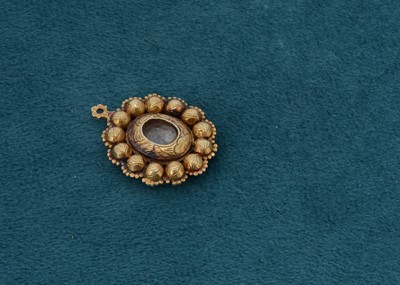 Lot 58 - An 18th Century gold reliquary pendant