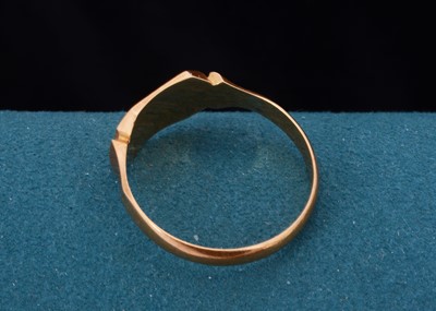 Lot 84 - An 18ct gold signet ring