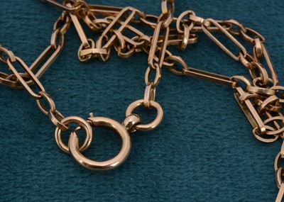 Lot 96 - A large oval link opera length chain