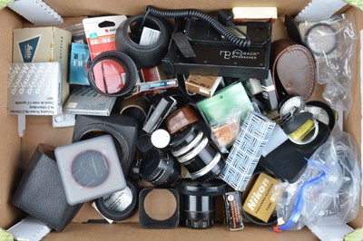 Lot 212 - A Tray of Camera Related Accessories