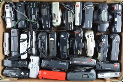 Lot 219 - A Tray of Compact Cameras