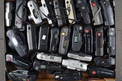 Lot 220 - A Tray of Compact Cameras