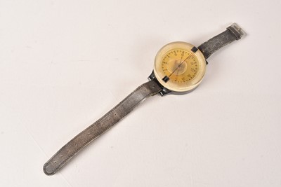 Lot 552 - A German Luftwaffe AK39 Armband Compass