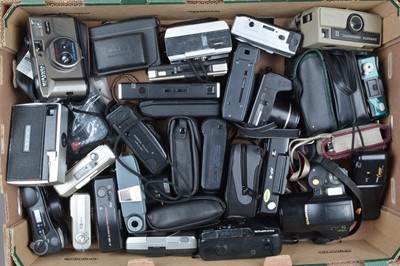 Lot 355 - A Tray of Compact Cameras