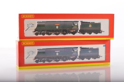 Lot 151 - Pair of Hornby 00 Gauge boxed BR green unrebuilt Battle of Britain Class Locomotives and Tenders (2)