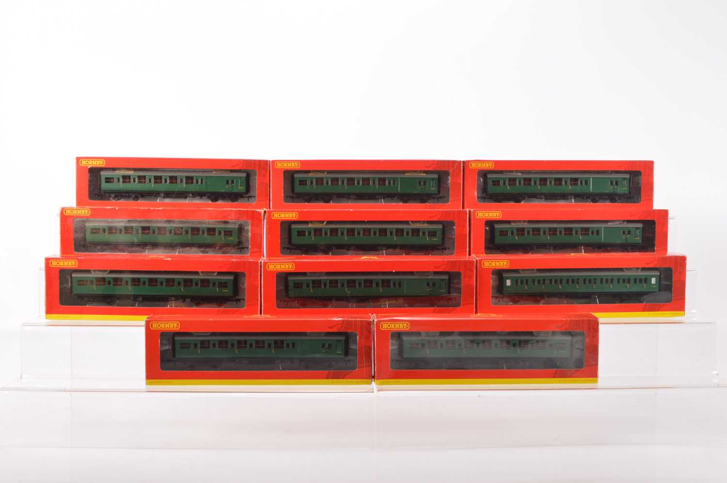 Lot 175 - Hornby 00 Gauge boxed BR green Maunsell Corridor Coaches (11)