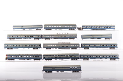 Lot 622 - Thirteen Rivarossi unboxed American HO Gauge Baltimore and Ohio blue and grey Coaches (8)
