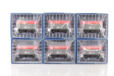 Lot 769 - Dapol 0 Gauge modern issue group of Ref: TOW7F-049-002 VEA widevan 12T Railfreight Red/Grey Wagons (6)