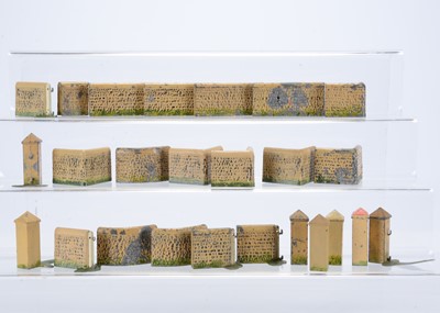 Lot 599 - Britains Flint Wall items comprising Straight Sections (3G 1P)