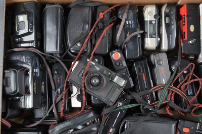 Lot 575 - A Tray of Compact Cameras