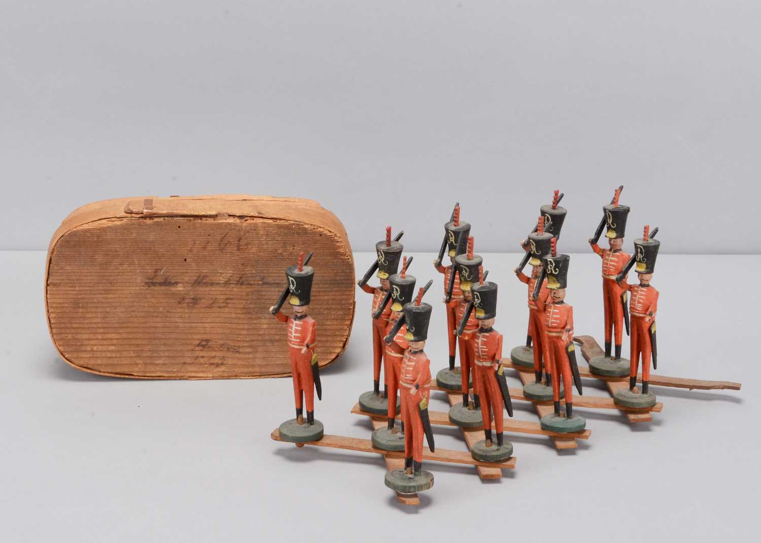 Lot 71 - An 1820s Seiffen/Olberhau region turned wooden scissor toy of Hussar soldiers
