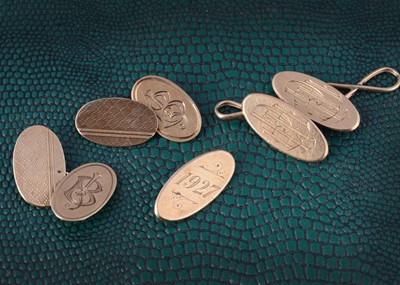 Lot 5 - A pair of 9ct gold engine turned and monogrammed oval cufflinks