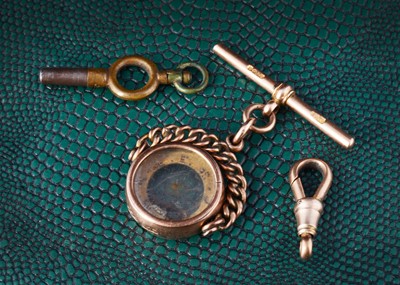 Lot 19 - A 9ct gold compass fob