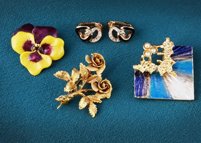 Lot 30 - A pair of Christian Dior double knot enamel and paste ear studs