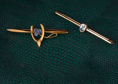 Lot 44 - Two 9ct gold bar brooches