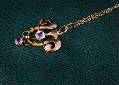 Lot 46 - A 9ct gold art nouveau amethyst drop pendant