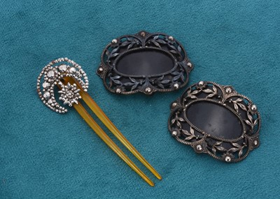 Lot 78 - A 19th century horn hair piece with cut steel crescent and star design to top of combe