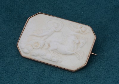 Lot 81 - An 18th Century carved marble Grand Tour rectangular brooch