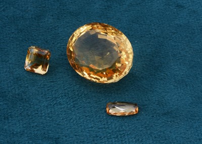 Lot 83 - A large Citrine oval mixed cut loose stone