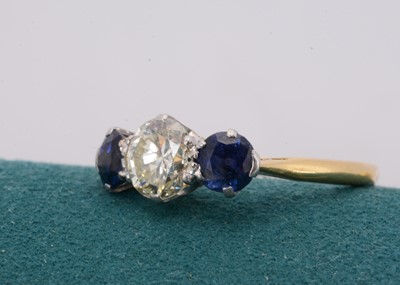 Lot 86 - A three stone diamond and sapphire ring