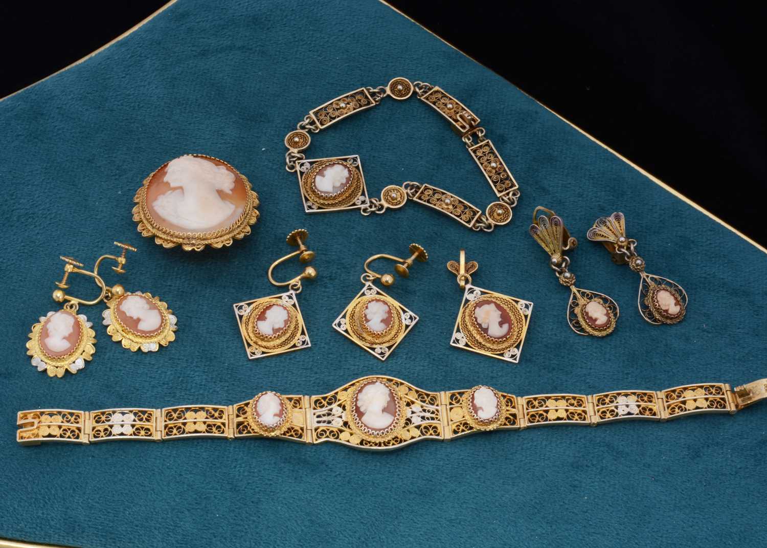 Lot 91 - A collection of shell carved cameo jewellery