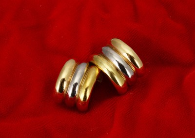 Lot 95 - A pair continental three colour yellow and white metal ear cuffs