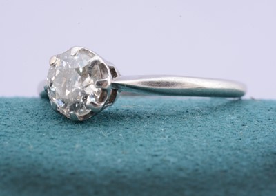 Lot 97 - An 18ct gold diamond solitaire