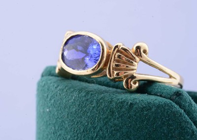 Lot 98 - An 18ct gold tanzanite dress ring