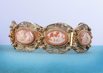 Lot 99 - A continental filigree and carved shell cameo bracelet