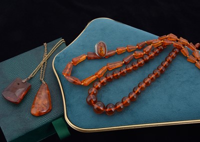 Lot 114 - A string of graduated spherical amber beads