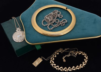 Lot 117 - A ropetwist chain necklace