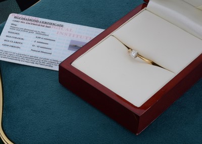 Lot 120 - An 18ct gold certificated diamond solitaire