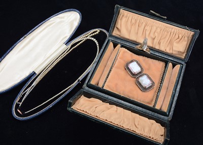 Lot 127 - A string of simulated pearls