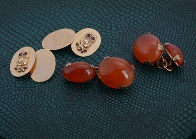 Lot 135 - Two pairs of gold cufflinks