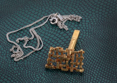 Lot 142 - An 18ct white gold fine linked necklace