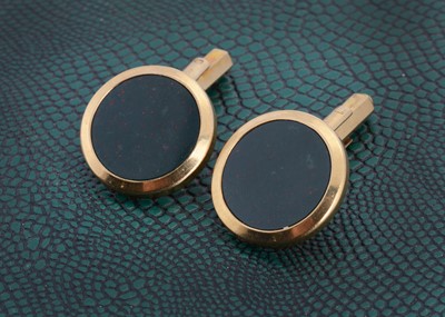 Lot 144 - A pair of 9ct gold bloodstone circular cufflinks