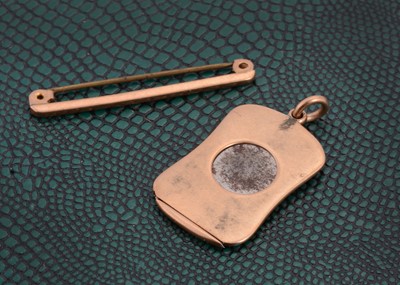Lot 150 - A 9ct gold fob cigar cutter