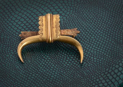 Lot 153 - A 15ct gold brooch mount