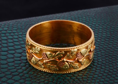 Lot 159 - A 19th Century two colour 18ct gold wedding band