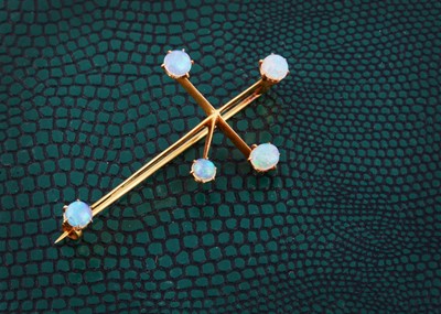 Lot 160 - A 15ct gold and opal Southern Star brooch