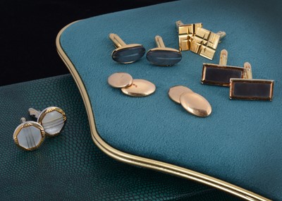 Lot 166 - A pair of oval 14k marked cufflinks