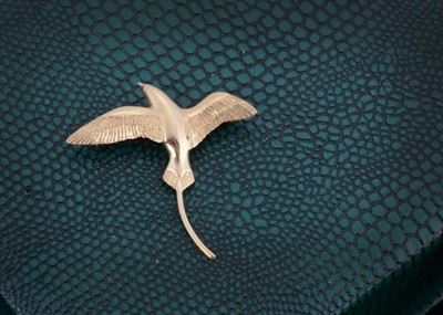 Lot 171 - A 14k marked Bermudan bird brooch